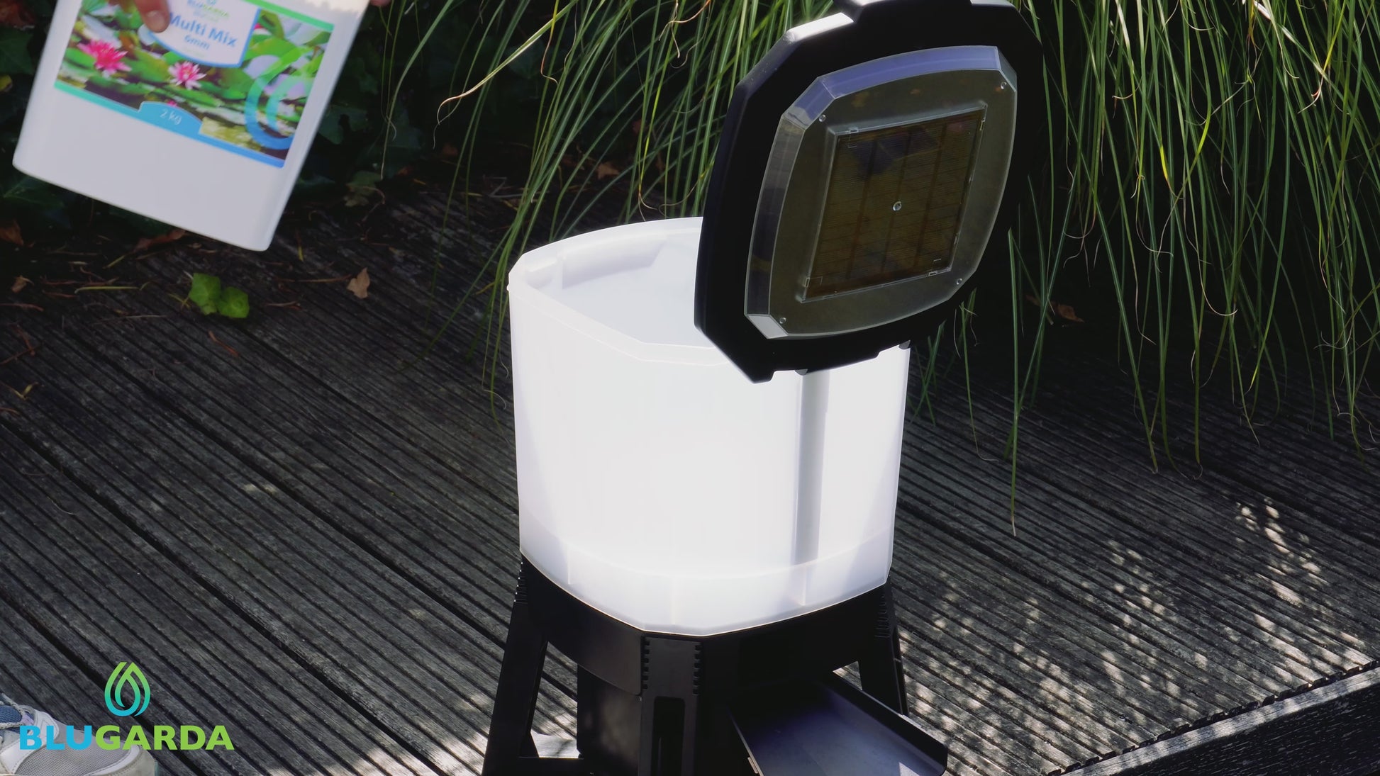 Distributeur automatique de nourriture pour poissons Ubbink solaire